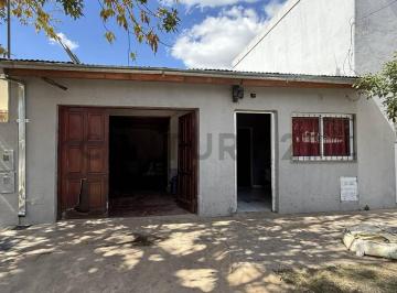 Departamento · 90m² · 4 Ambientes · 1 Cochera · Casa en PH de 2 Habitaciones. Zona Tranquila de Venado Tuerto