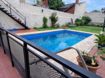 Casa · 468m² · 7 Ambientes · 1 Cochera · Venta Casa Villa Devoto 8,66 X 54 con Cochera / Acepta Propiedad en Parte de Pago