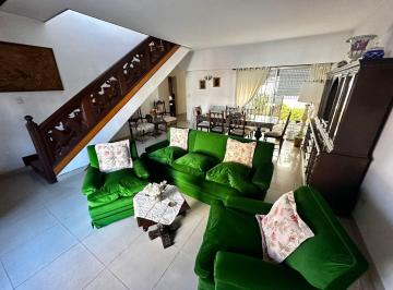Casa · 468m² · 7 Ambientes · 1 Cochera · Venta Casa Villa Devoto 8,66 X 54 con Cochera Apto Credito / Acepta Propiedad en Parte de Pago