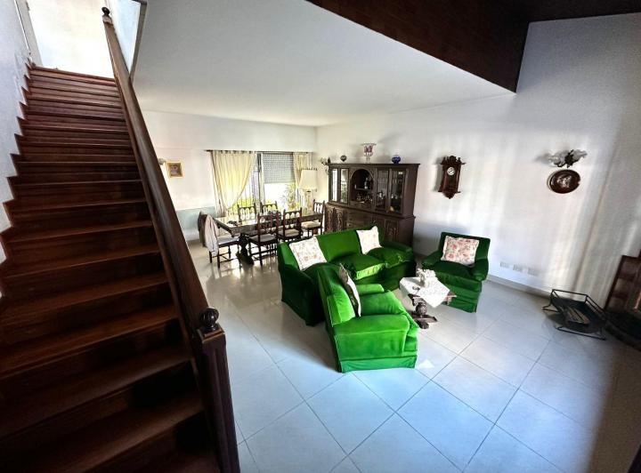 Casa · 468m² · 7 Ambientes · 1 Cochera