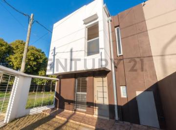 Casa · 73m² · 3 Ambientes · 1 Cochera · Duplex en Venta 2 Dorm. La Plata