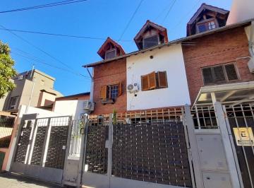 Casa · 104m² · 4 Ambientes · 1 Cochera · Olivos - Impecable Dúplex 4 Amb - con Jardín y Cochera!