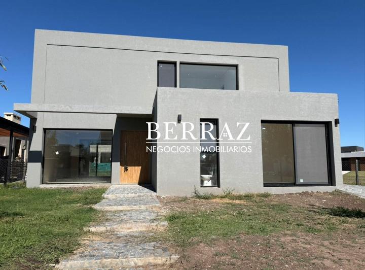 Casa · 180m² · 6 Ambientes · 3 Cocheras