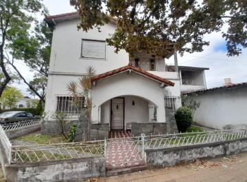 Casa de 4 ambientes, Tigre · 2 Casas en Tigre Centro