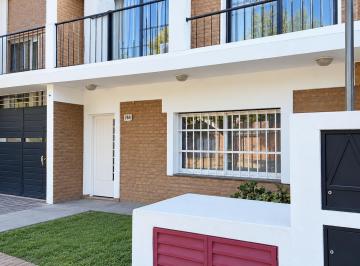 Casa · 396m² · 8 Ambientes · 1 Cochera · Casa en Marqués de Sobremonte