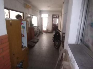 Casa de 8 ambientes, Barracas · Casa en 2 Plantas. Ideal 2 Familias. 8 Amb. 2 Cocinas. 2 Baños. Patio. Parrilla. Garage.
