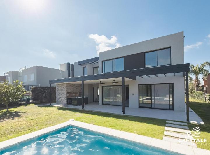 Casa · 286m² · 6 Ambientes · 2 Cocheras