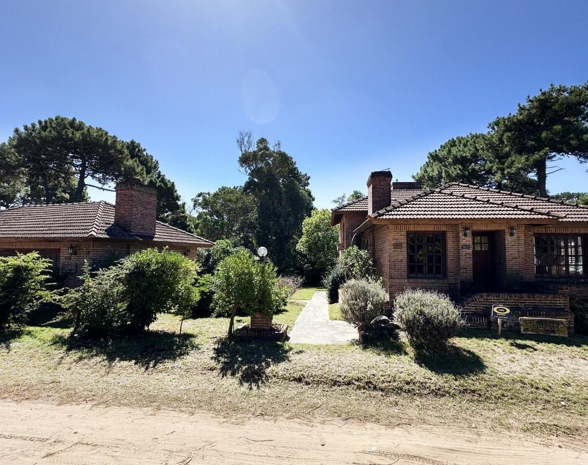 De la Foca 860, B7167 Pinamar, Provincia de Buenos Aires, Argentina, Pinamar, Buenos Aires, Argentina.