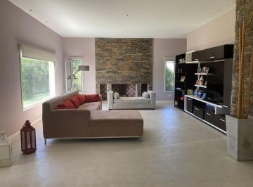 Casa · 270m² · 5 Ambientes · 4 Cocheras · Casa Fincas de San Vicente