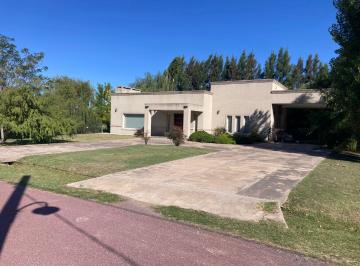 Casa · 270m² · 5 Ambientes · 4 Cocheras · Casa Fincas de San Vicente