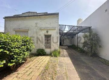 Casa · 75m² · 3 Ambientes · 2 Cocheras · Casa a La Venta a Refaccionar en La Plata