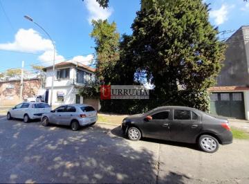 Terreno · 242m² · 6 Ambientes · 2 Cocheras · Terreno de 348 m² con Chalet 6 Amb en 2 Plantas. Excelente Ubicacion.
