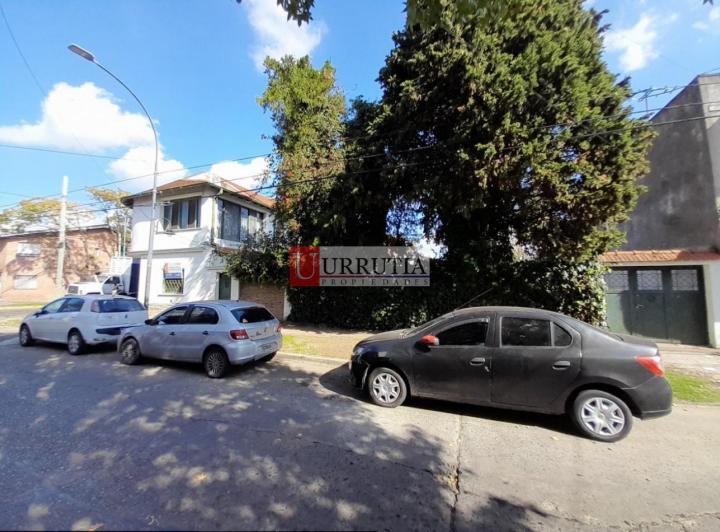 Terreno · 242m² · 6 Ambientes · 2 Cocheras