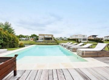 Casa · 470m² · 7 Ambientes · Casa en Venta Ubicado en Lagos del Golf, El Golf, Nordelta