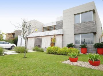 Casa · 360m² · 7 Ambientes · Casa en Venta Ubicado en Cabos del Lago, Nordelta, Tigre