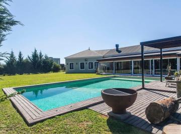 Casa · 330m² · 4 Ambientes · Casa en Venta en El Cantón Norte, doble Lote, Escobar, G. B. a. Zona Norte