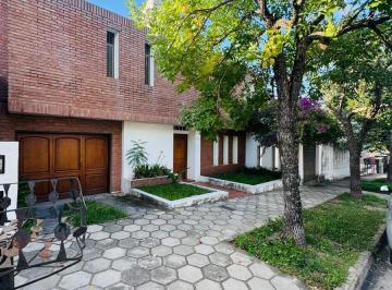 Casa · 180m² · 6 Ambientes · 4 Cocheras · Excelente Casa en Venta B* San Salvador