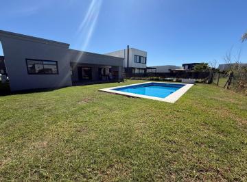 Casa · 176m² · 3 Dorm Mas Escritorio en El Cantón Norte, El Cantón, Escobar