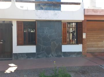 Vendo hermosa casa reciclada a nueva, desarrollada en una sola planta, está prop · Vendo Casa Reciclada Barrio Trapiche Godoy Cruz