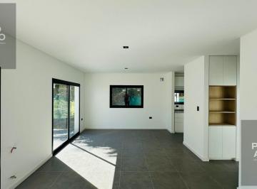 Casa · 110m² · 5 Ambientes · 2 Cocheras · Casa 3 Dorm. a Estrenar en City Bell