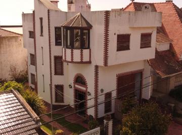 Casa · 180m² · 5 Ambientes · 1 Cochera · Casa en Punta Mogotes