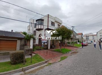 Casa · 180m² · 6 Ambientes · 1 Cochera · Casa en Punta Mogotes