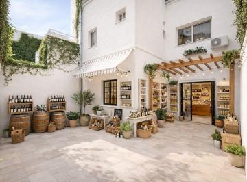 Local comercial · 102m² · 3 Ambientes · Local Comercial en Venta con Patio en San Isidro - Excelente Ubicación!