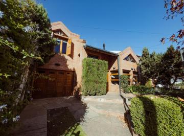 Casa · 220m² · 4 Ambientes · 1 Cochera · Venta Casa 4 Ambientes con Jardin en San Carlos