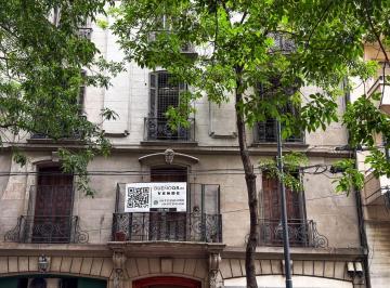 Departamento de 4 ambientes, Recoleta · Semipiso en Imponente Edificio de Estilo Francés, Década del 40, con Suntuosa Ca