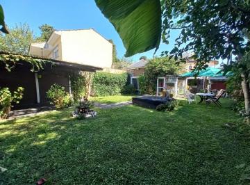 Casa · 312m² · 2 Ambientes · 1 Cochera · Casa en Jose Marmol