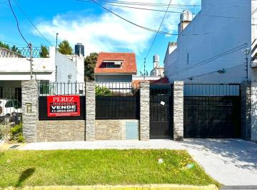 Casa · 145m² · 4 Ambientes · 6 Cocheras · Casa en Lote Propio con Jardín y Pileta en Boulogne