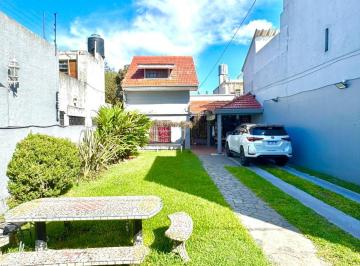 Casa · 145m² · 4 Ambientes · 6 Cocheras · Casa en Lote Propio con Jardín y Pileta en Boulogne