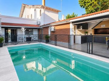 Casa · 145m² · 4 Ambientes · 6 Cocheras · Casa en Lote Propio con Jardín y Pileta en Boulogne