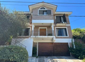 Casa · 250m² · 7 Ambientes · 2 Cocheras · Casa en Venta en con Vista en Carlos Paz