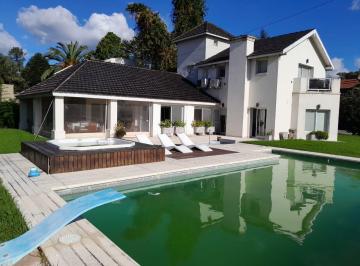 Casa · 480m² · 2 Ambientes · 1 Cochera · Casa en Nautico de Escobar