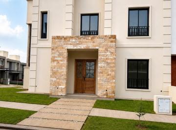 Casa de 5 ambientes, Córdoba · Casa de Estilo Clasico Unica en Manantiales