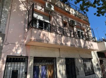 PH de 4 ambientes, Pompeya · Departamento Tipo Casa Al Frente 1° X Escalera