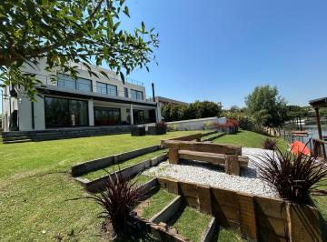 Casa · 489m² · 8 Ambientes · Venta Casa Al Agua en Lagos del Golf, Nordelta, 4 Dorm. con Play, Spa y Cine!