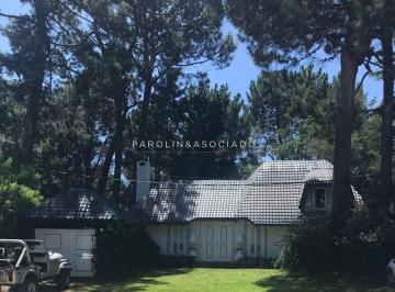 Foto1 · Chalet de 4 Dorm., Piscina y Parrillero en Venta, Zona Tranquila. Punta del Este.