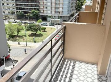 Departamento · 68m² · 3 Ambientes · Venta 3amb Reciclado con Balcón Saliente a La Calle