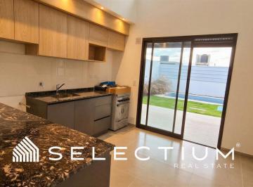 Casa · 107m² · 3 Ambientes · Espectacular Casa con Pileta en Docta | Espaciosa, Seguridad, Confort
