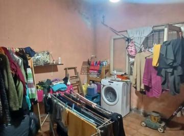 Casa · 70m² · 3 Ambientes · Csa con Terreno en Venta