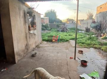 Casa · 70m² · 3 Ambientes · Csa con Terreno en Venta