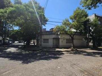 Terreno · 150m² · Terreno Av Genova Esquina J. V. Gonzalez Posibilidad de Edificar 5 Pisos