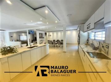 Casa · 140m² · 6 Ambientes · 4 Cocheras · Venta de Casa 6 Ambientes en 2 Plantas con Piscina en Ciudad Evita
