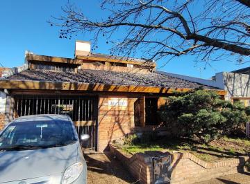 Casa · 248m² · 4 Ambientes · Chalet 2 Plantas - Apto Credito