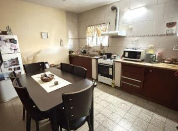 Casa · 114m² · 4 Ambientes · Venta Casa Casco Centrico
