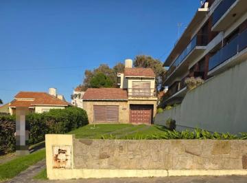 Casa · 140m² · 4 Ambientes · Casa en Venta - 3 Dorm. 2 Baños - Mar del Plata