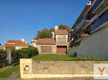 Casa · 140m² · 4 Ambientes · Casa en Venta - 3 Dorm. 2 Baños - Mar del Plata