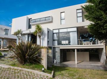 Casa · 238m² · 5 Ambientes · Casa en Venta - 4 Dorm. 4 Baños - Cariló